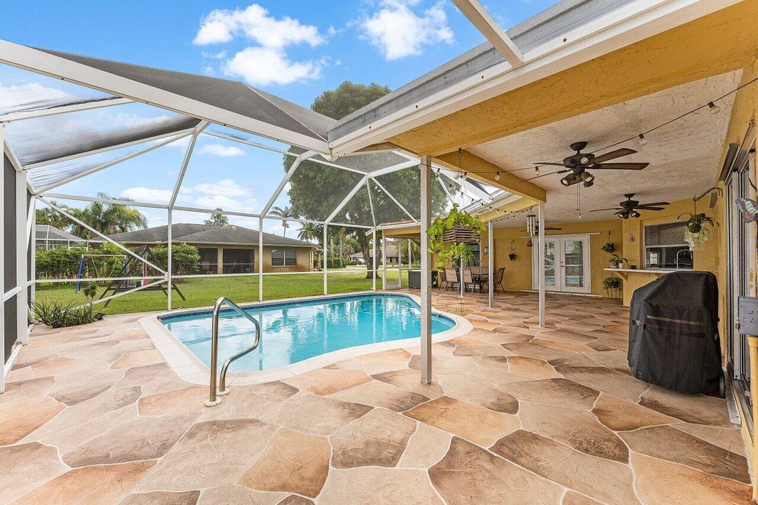 Active With Contract: $699,900 (3 beds, 3 baths, 1768 Square Feet)