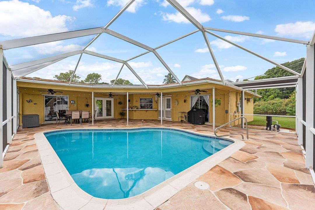 Active With Contract: $699,900 (3 beds, 3 baths, 1768 Square Feet)