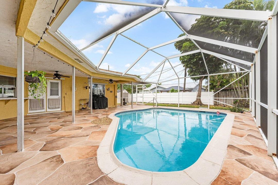 Active With Contract: $699,900 (3 beds, 3 baths, 1768 Square Feet)