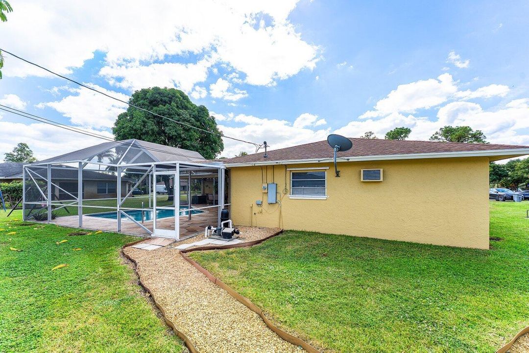 Active With Contract: $699,900 (3 beds, 3 baths, 1768 Square Feet)