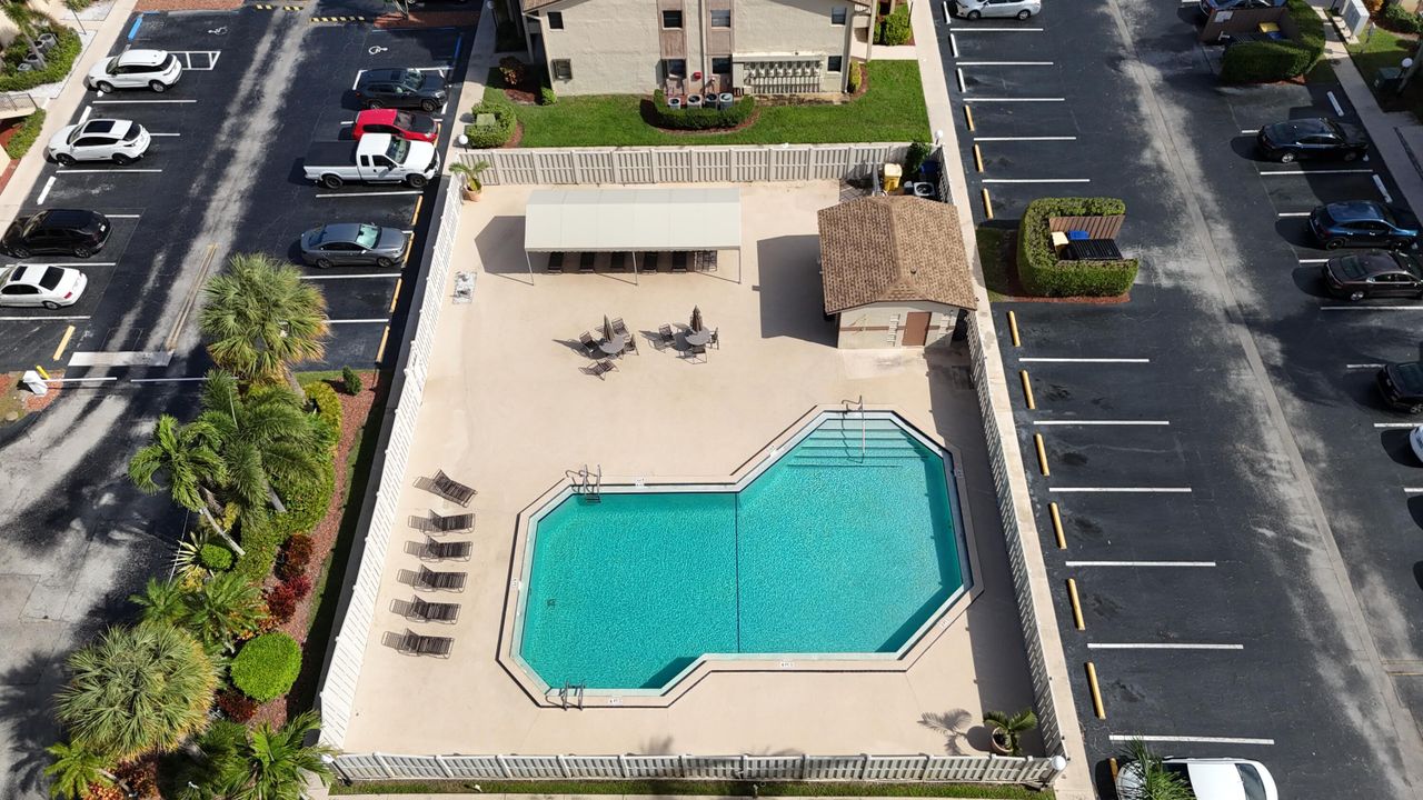 For Sale: $239,900 (2 beds, 2 baths, 912 Square Feet)