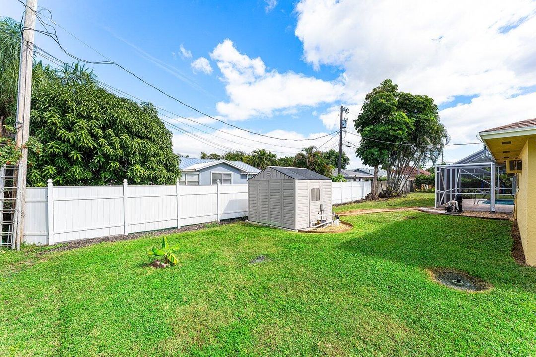 Active With Contract: $699,900 (3 beds, 3 baths, 1768 Square Feet)