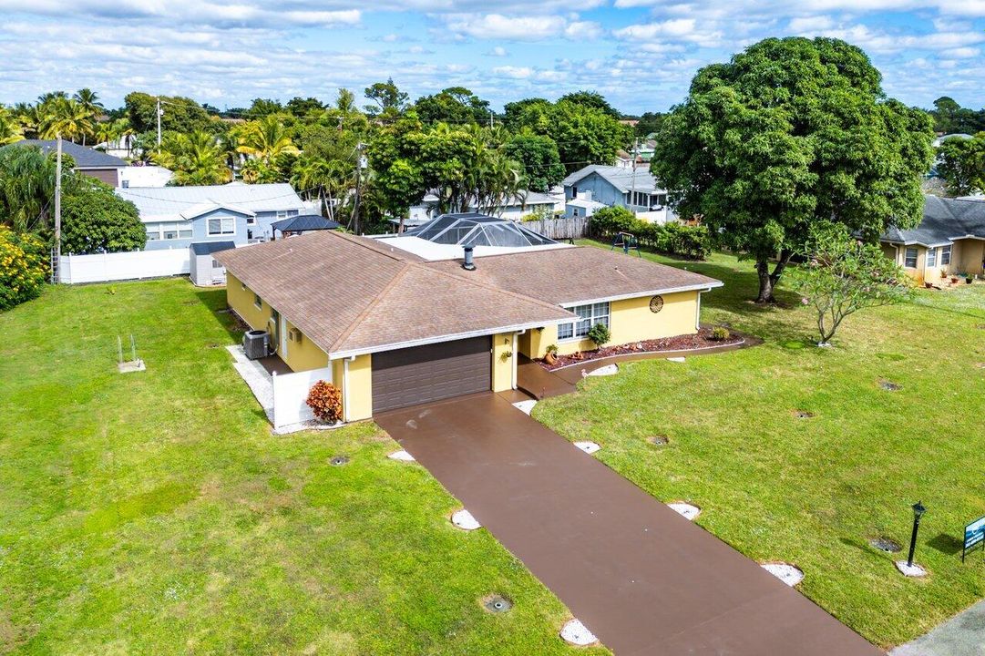 Active With Contract: $699,900 (3 beds, 3 baths, 1768 Square Feet)