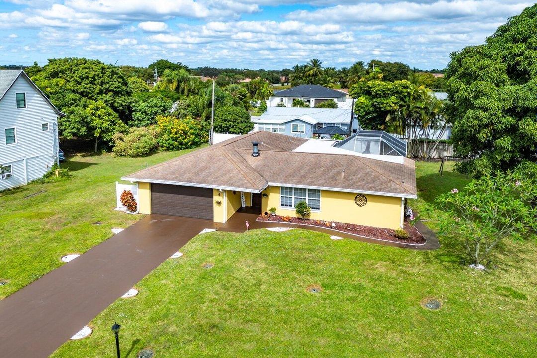 Active With Contract: $699,900 (3 beds, 3 baths, 1768 Square Feet)