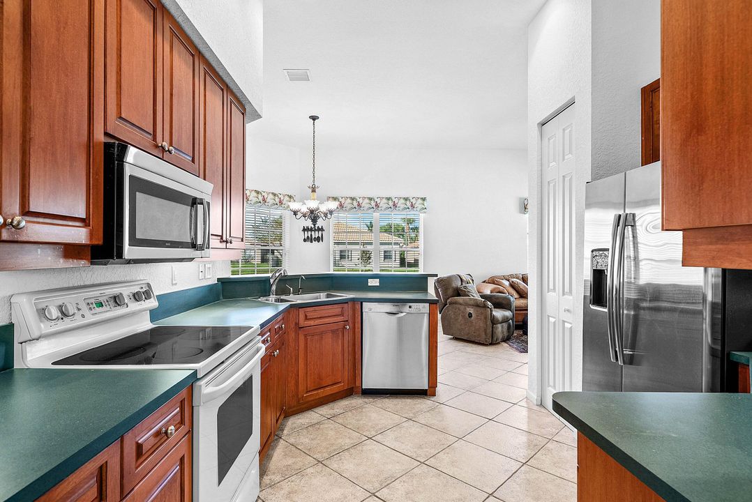 For Sale: $549,000 (4 beds, 2 baths, 2319 Square Feet)