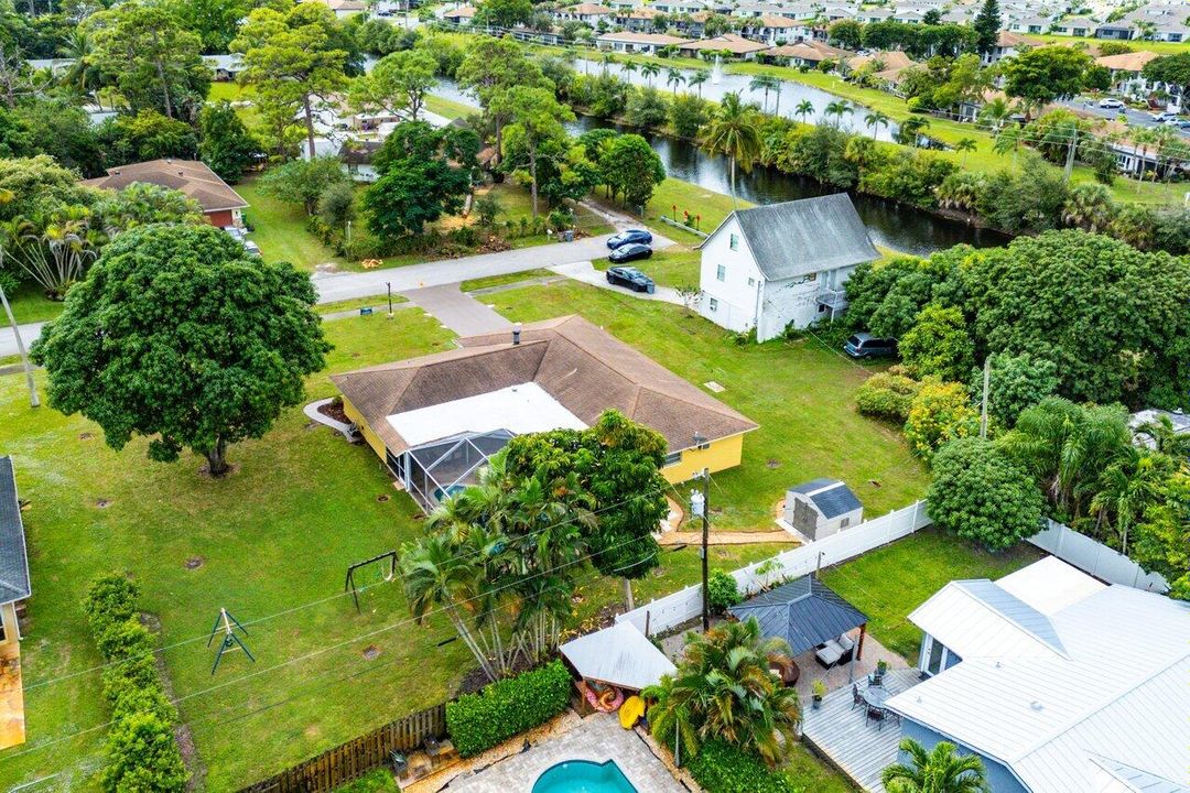 Active With Contract: $699,900 (3 beds, 3 baths, 1768 Square Feet)