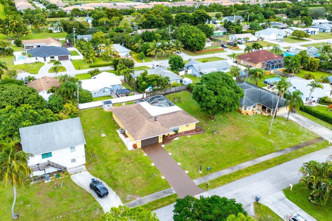 Active With Contract: $699,900 (3 beds, 3 baths, 1768 Square Feet)