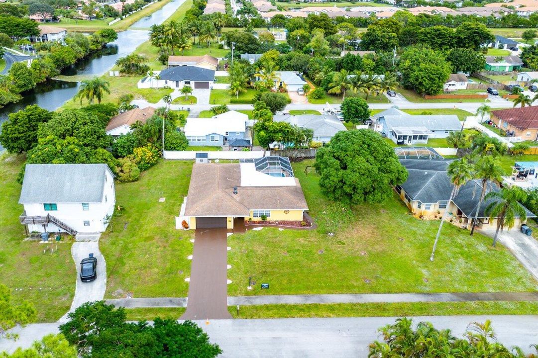 Active With Contract: $699,900 (3 beds, 3 baths, 1768 Square Feet)