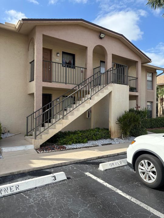 For Sale: $239,900 (2 beds, 2 baths, 912 Square Feet)