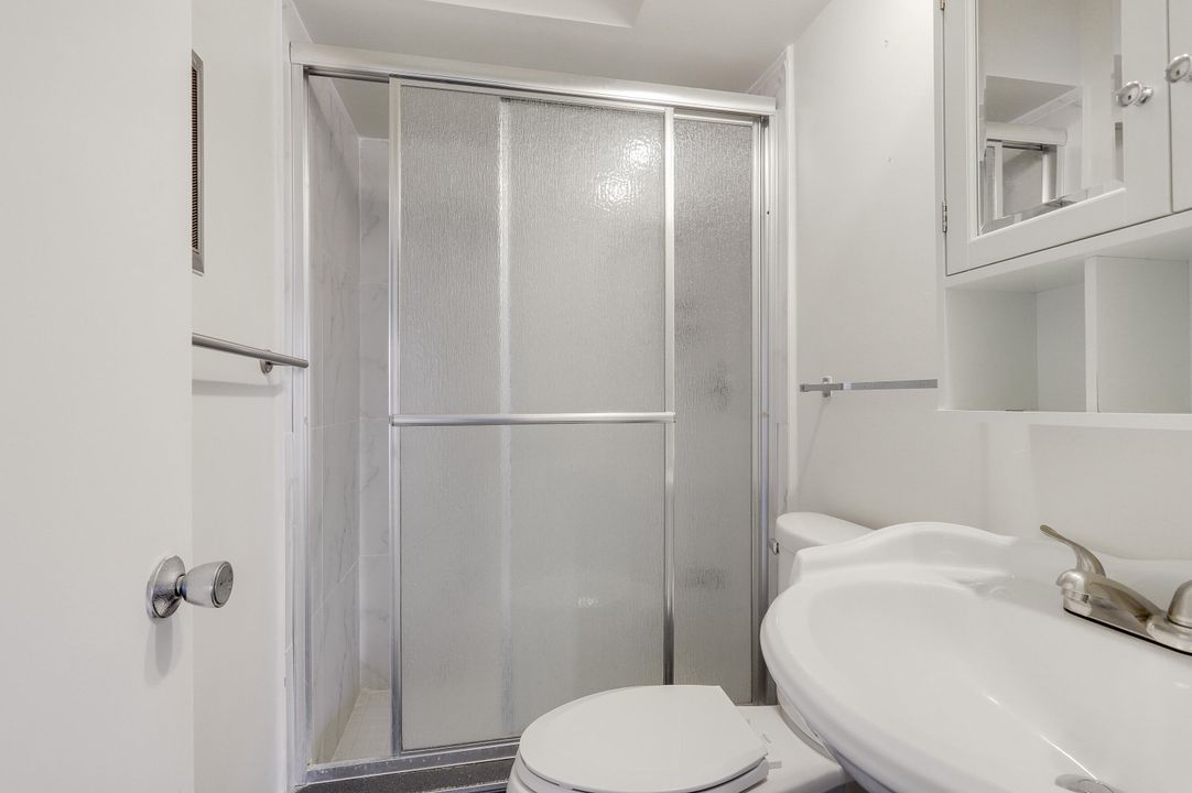 合同活跃: $1,600 (2 贝兹, 2 浴室, 880 平方英尺)