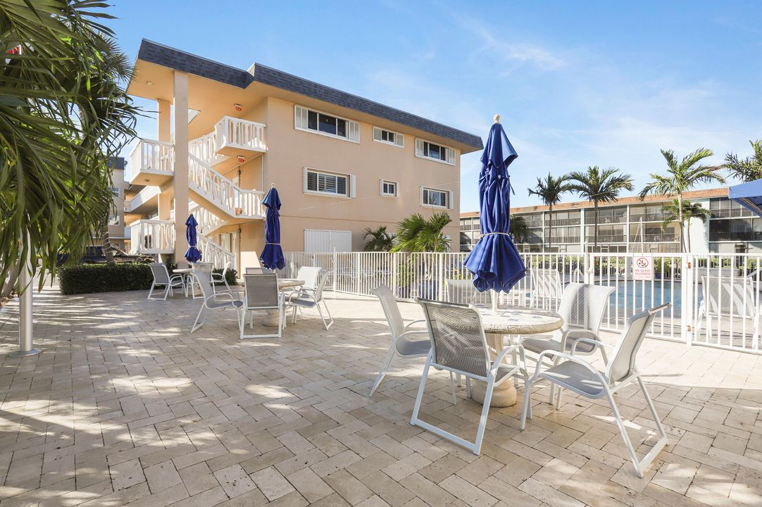 合同活跃: $1,600 (2 贝兹, 2 浴室, 880 平方英尺)