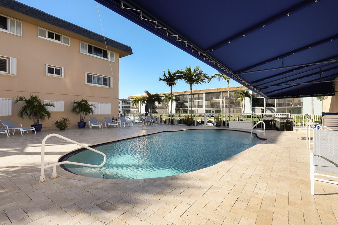 合同活跃: $1,600 (2 贝兹, 2 浴室, 880 平方英尺)