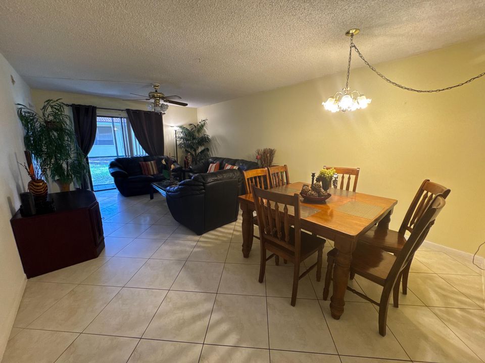 For Sale: $239,900 (2 beds, 2 baths, 912 Square Feet)
