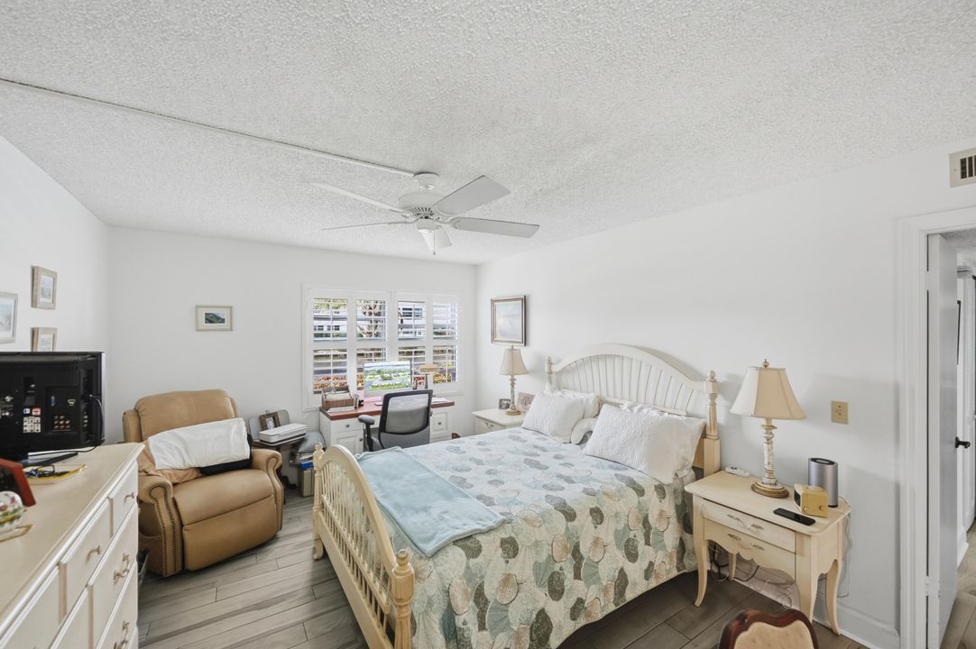 For Sale: $259,900 (2 beds, 2 baths, 1000 Square Feet)