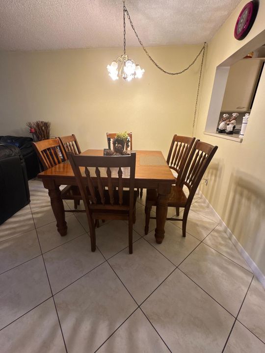 For Sale: $239,900 (2 beds, 2 baths, 912 Square Feet)