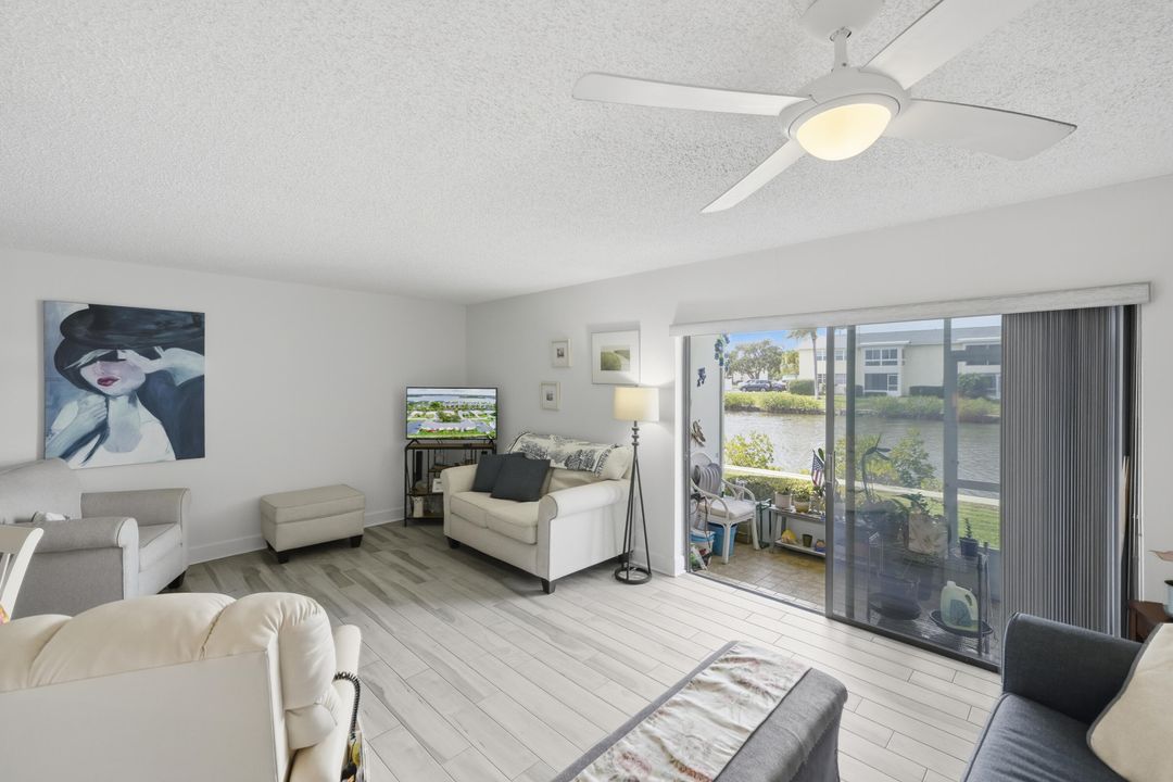 For Sale: $259,900 (2 beds, 2 baths, 1000 Square Feet)