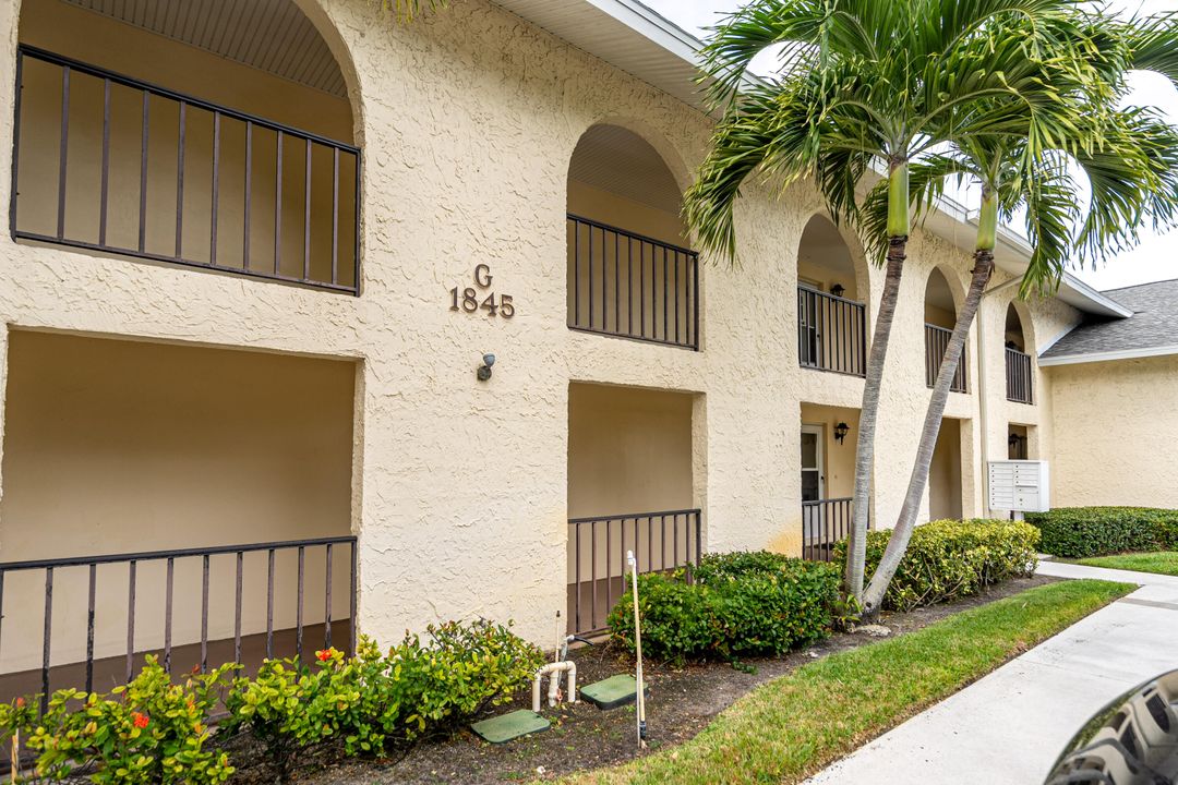 For Sale: $259,900 (2 beds, 2 baths, 1000 Square Feet)