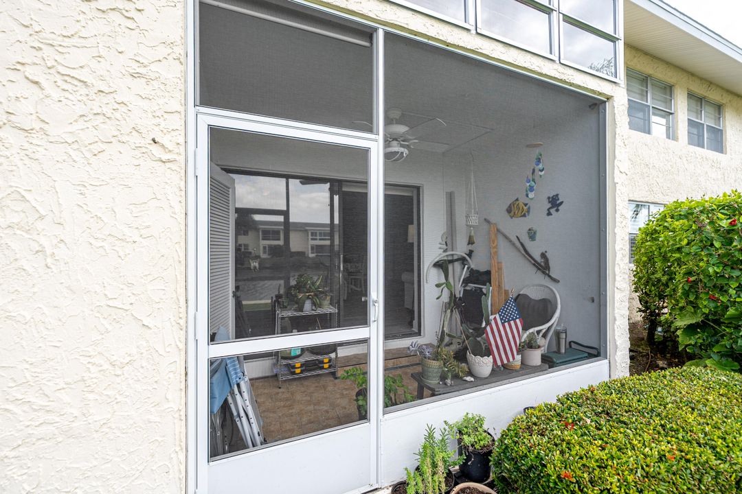 For Sale: $259,900 (2 beds, 2 baths, 1000 Square Feet)