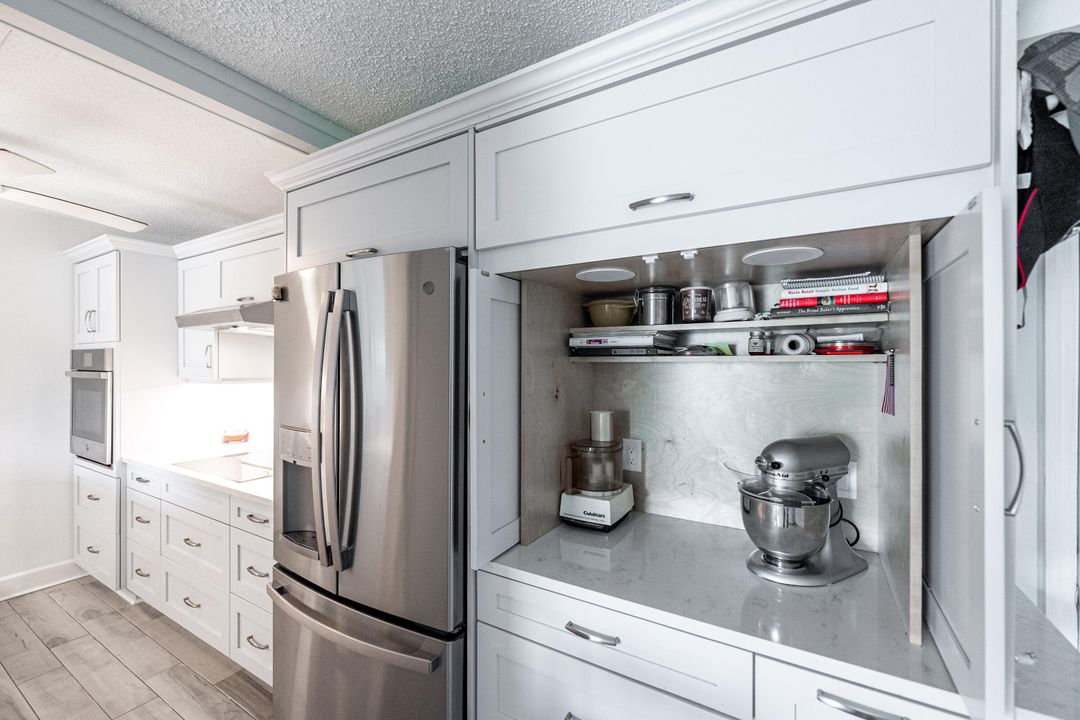 For Sale: $259,900 (2 beds, 2 baths, 1000 Square Feet)