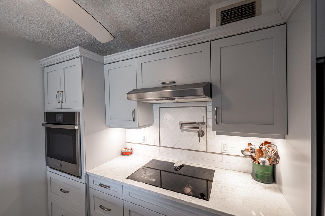 For Sale: $259,900 (2 beds, 2 baths, 1000 Square Feet)