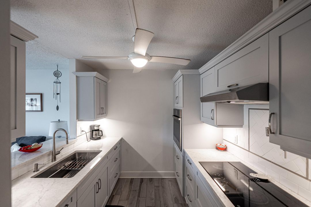 For Sale: $259,900 (2 beds, 2 baths, 1000 Square Feet)