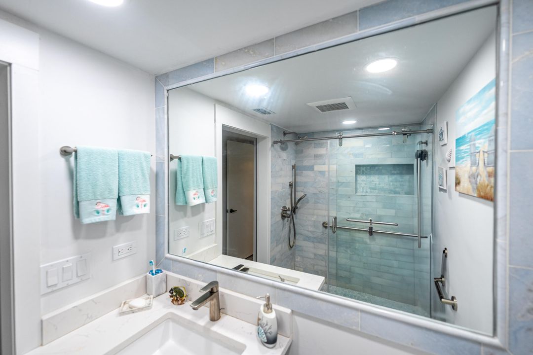 For Sale: $259,900 (2 beds, 2 baths, 1000 Square Feet)