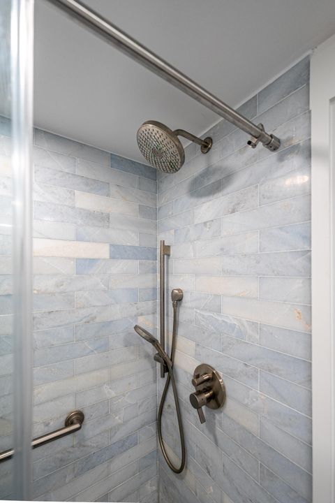 For Sale: $259,900 (2 beds, 2 baths, 1000 Square Feet)