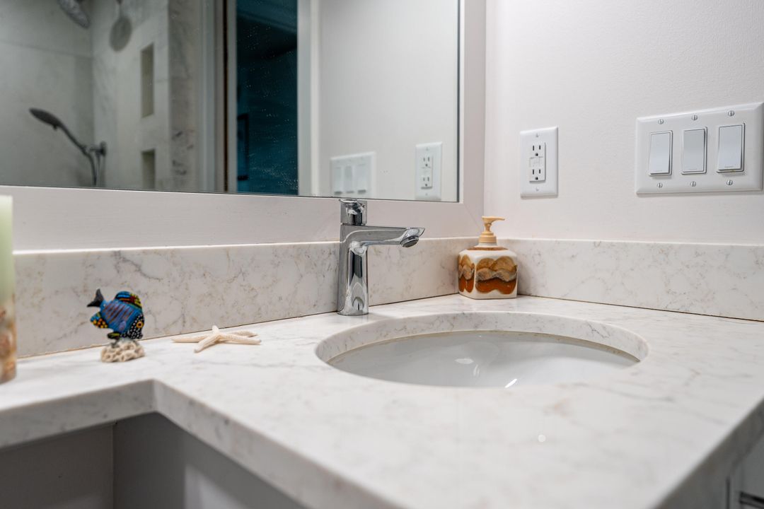 For Sale: $259,900 (2 beds, 2 baths, 1000 Square Feet)