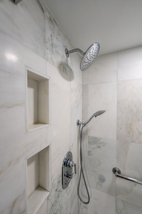 For Sale: $259,900 (2 beds, 2 baths, 1000 Square Feet)