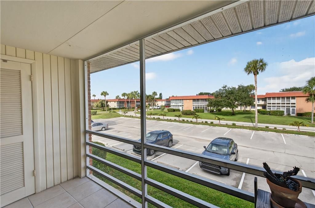 For Sale: $105,000 (1 beds, 1 baths, 630 Square Feet)