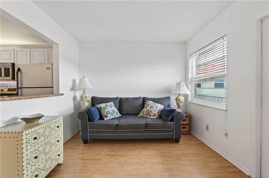 For Sale: $105,000 (1 beds, 1 baths, 630 Square Feet)