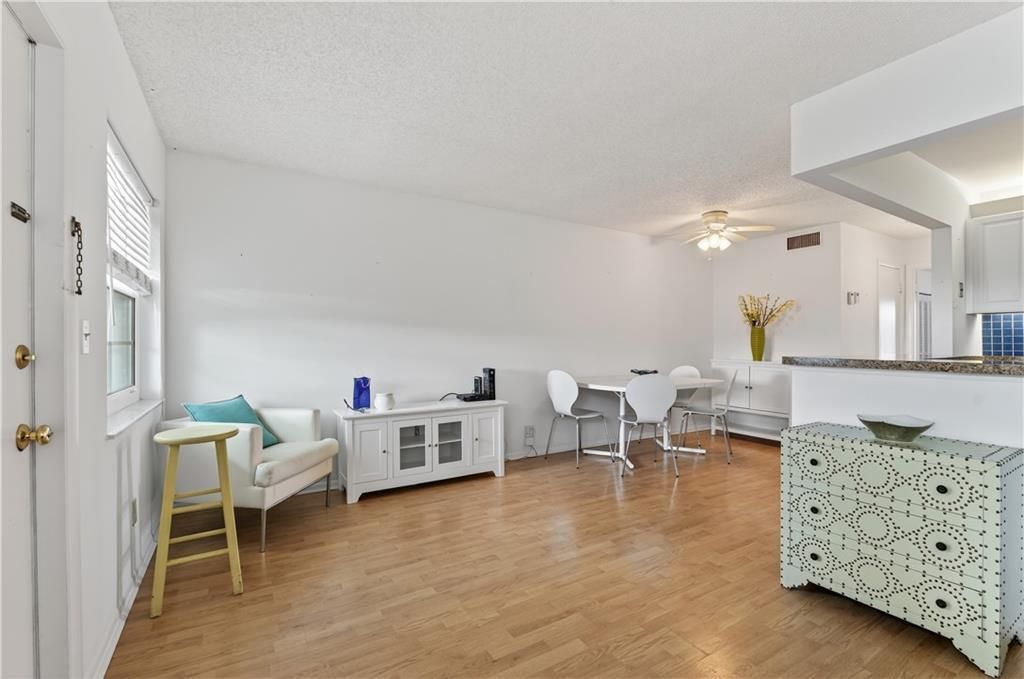 For Sale: $105,000 (1 beds, 1 baths, 630 Square Feet)