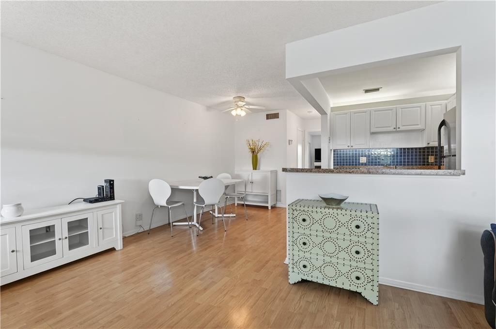 For Sale: $105,000 (1 beds, 1 baths, 630 Square Feet)