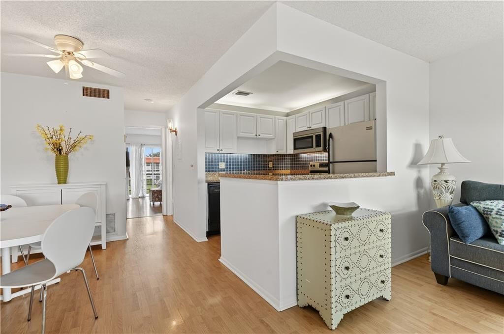 For Sale: $105,000 (1 beds, 1 baths, 630 Square Feet)