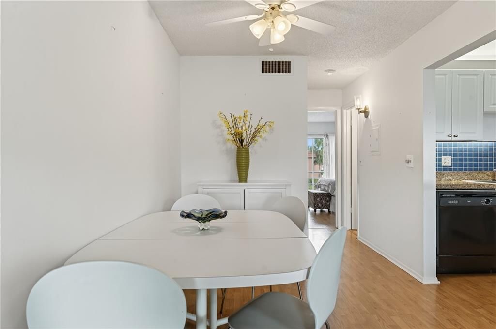 For Sale: $105,000 (1 beds, 1 baths, 630 Square Feet)