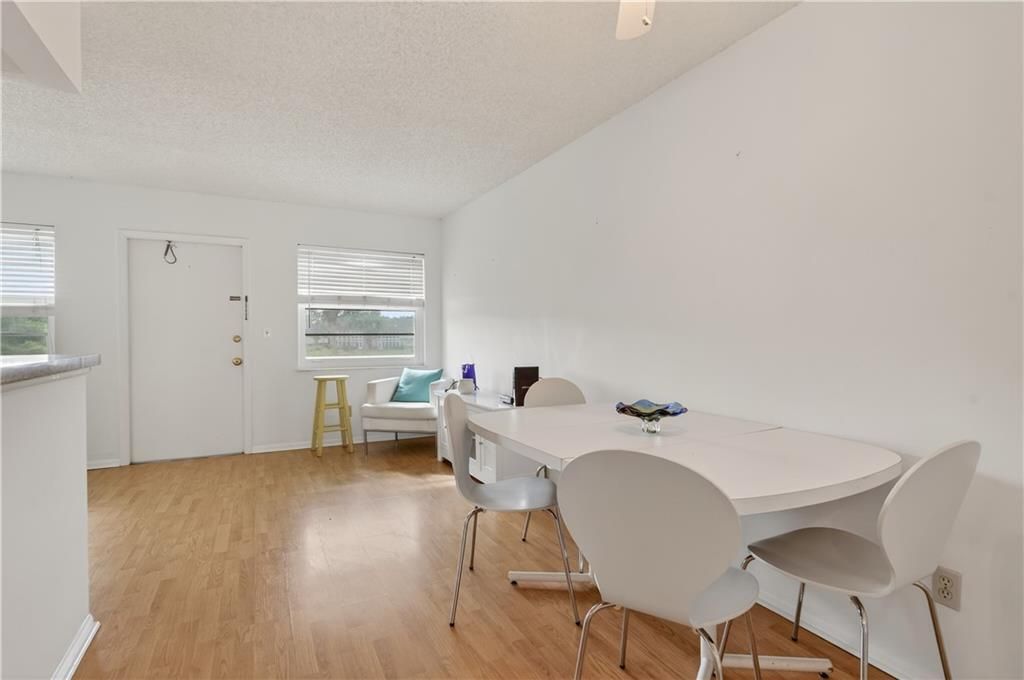 For Sale: $105,000 (1 beds, 1 baths, 630 Square Feet)