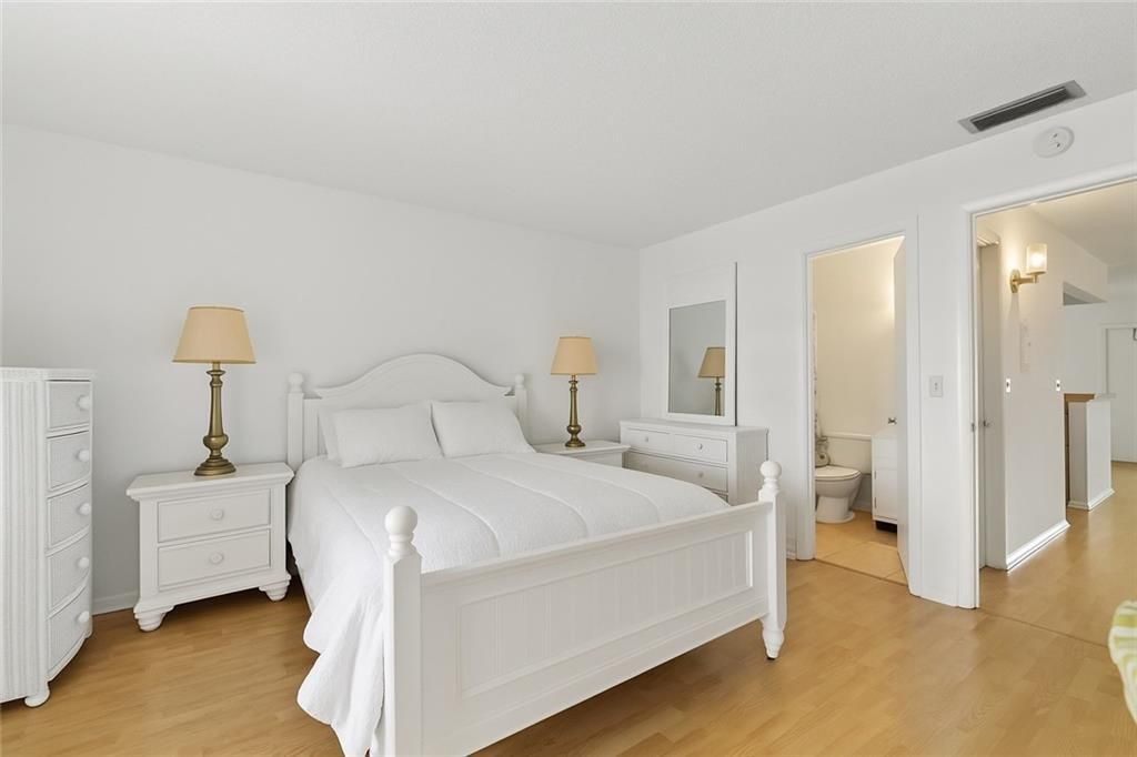 For Sale: $105,000 (1 beds, 1 baths, 630 Square Feet)