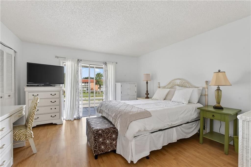 For Sale: $105,000 (1 beds, 1 baths, 630 Square Feet)