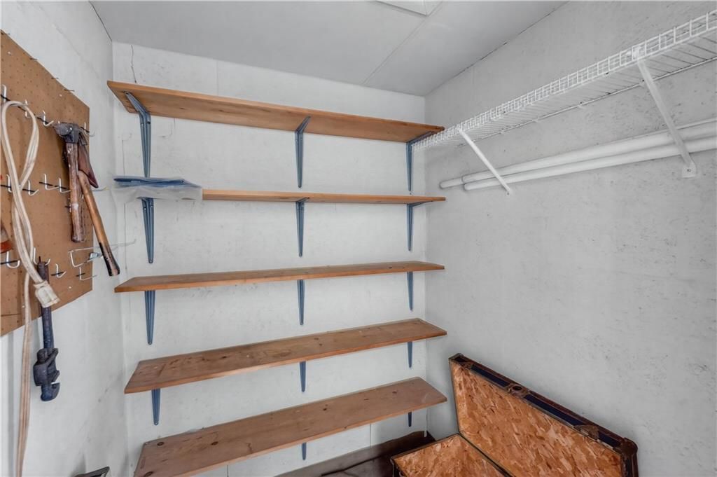 For Sale: $105,000 (1 beds, 1 baths, 630 Square Feet)