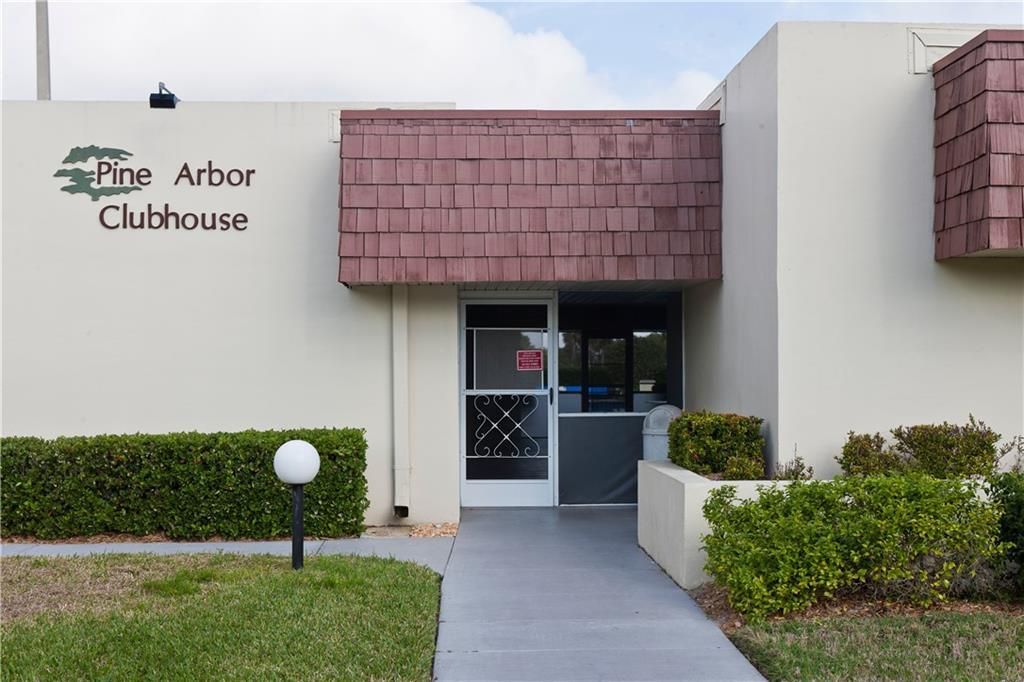 For Sale: $105,000 (1 beds, 1 baths, 630 Square Feet)