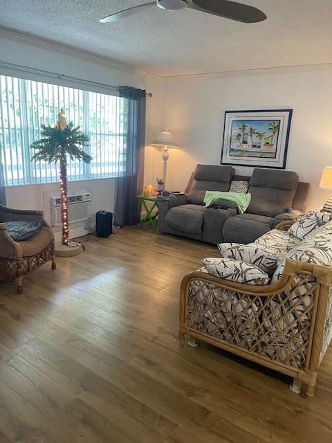 Activo con contrato: $90,000 (1 camas, 1 baños, 702 Pies cuadrados)