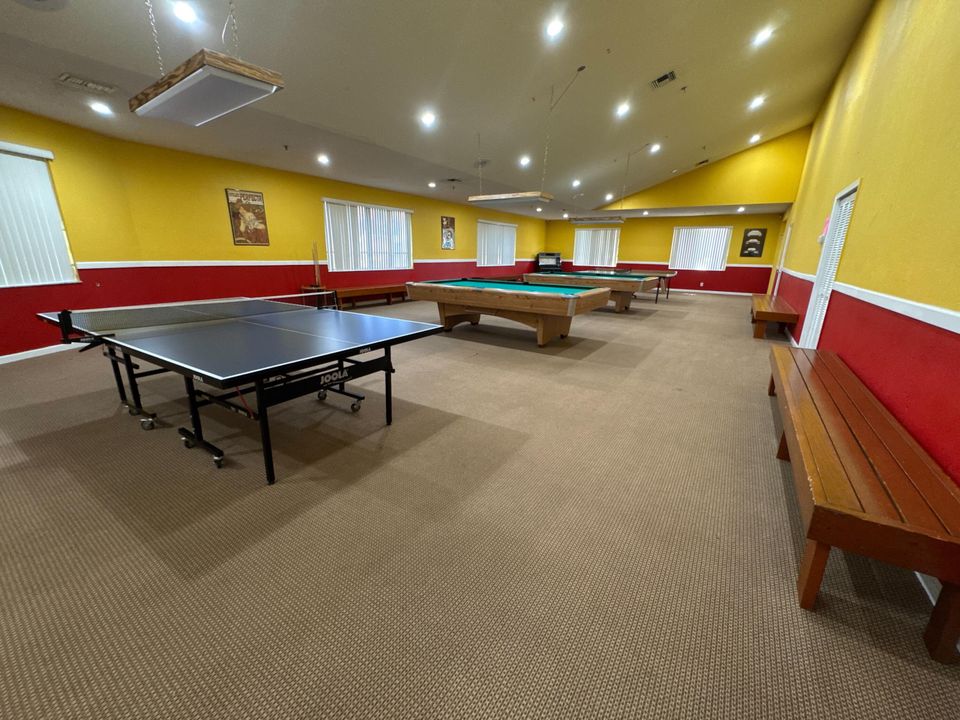 For Sale: $239,900 (2 beds, 2 baths, 912 Square Feet)