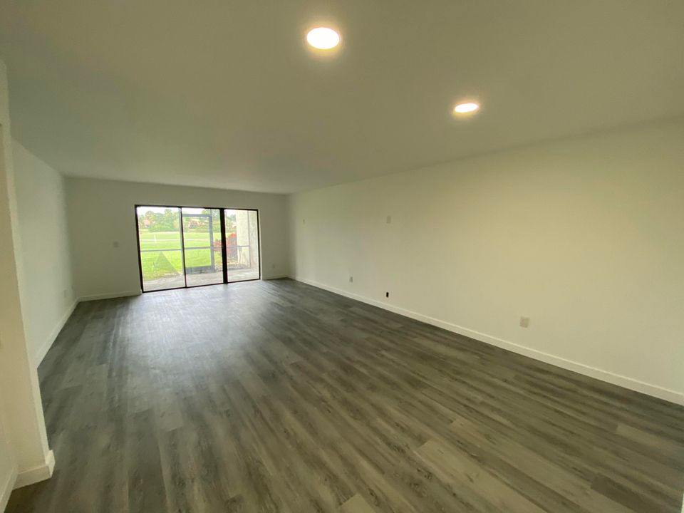 For Rent: $2,490 (2 beds, 2 baths, 1216 Square Feet)