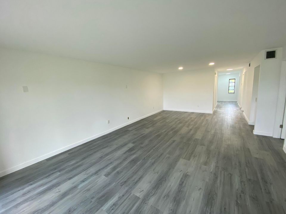 For Rent: $2,490 (2 beds, 2 baths, 1216 Square Feet)