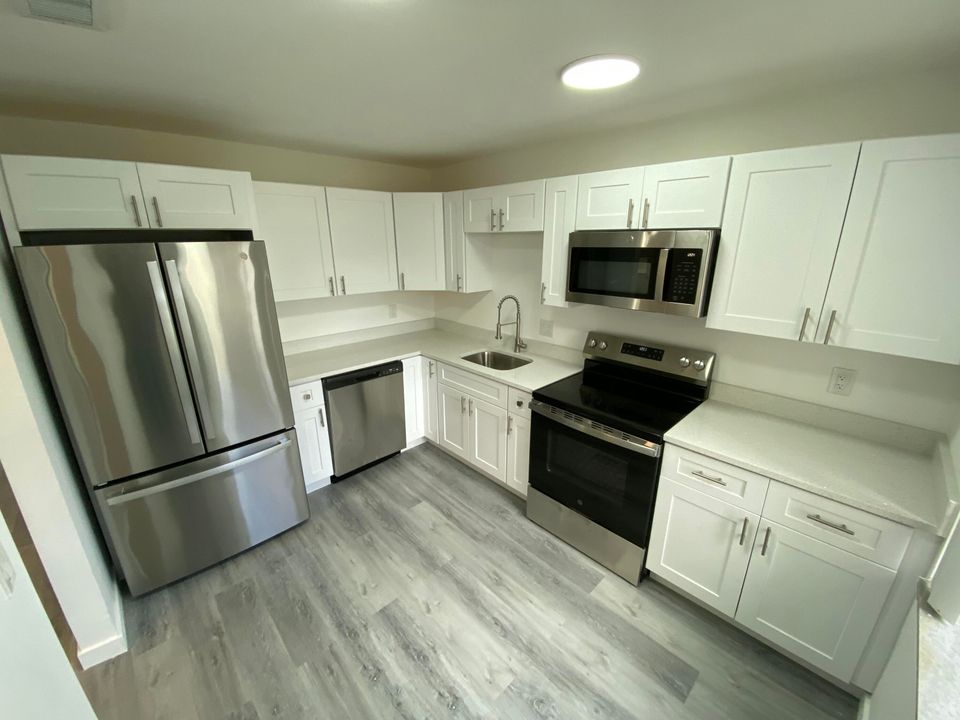 For Rent: $2,490 (2 beds, 2 baths, 1216 Square Feet)