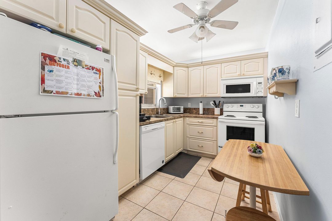 For Sale: $159,000 (2 beds, 2 baths, 888 Square Feet)