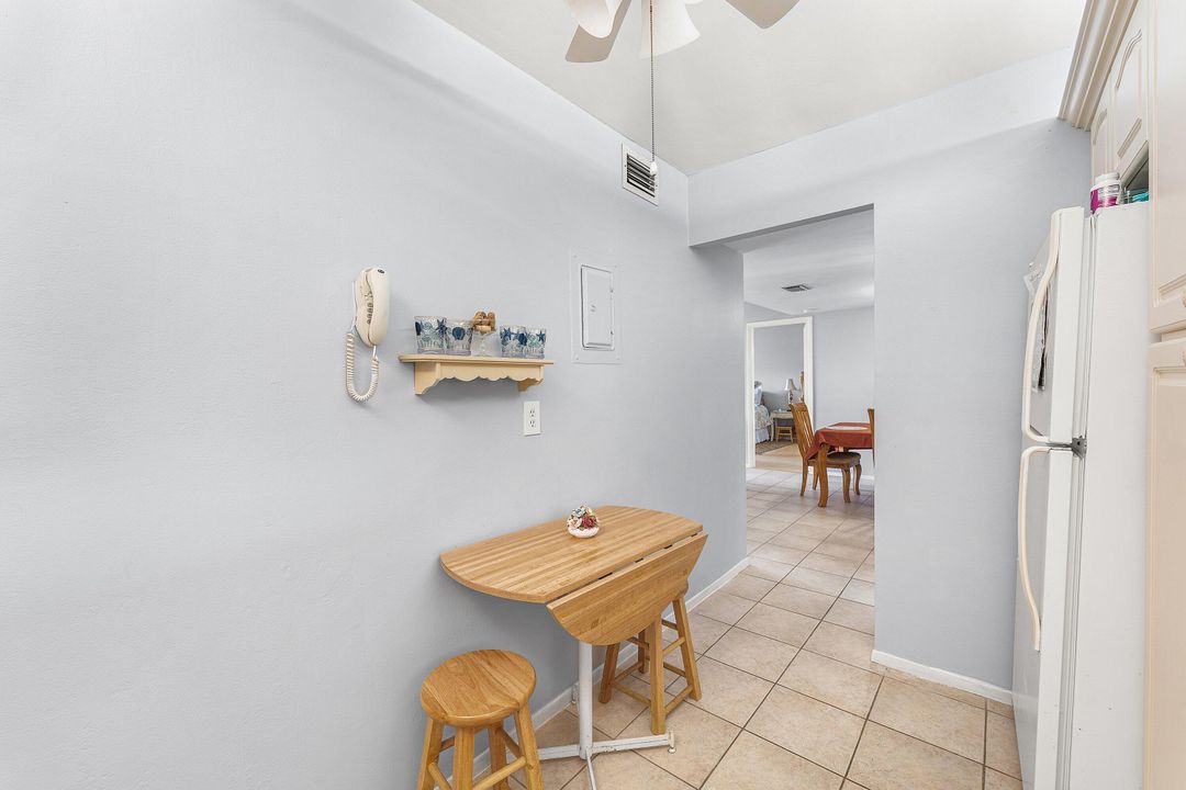 For Sale: $159,000 (2 beds, 2 baths, 888 Square Feet)