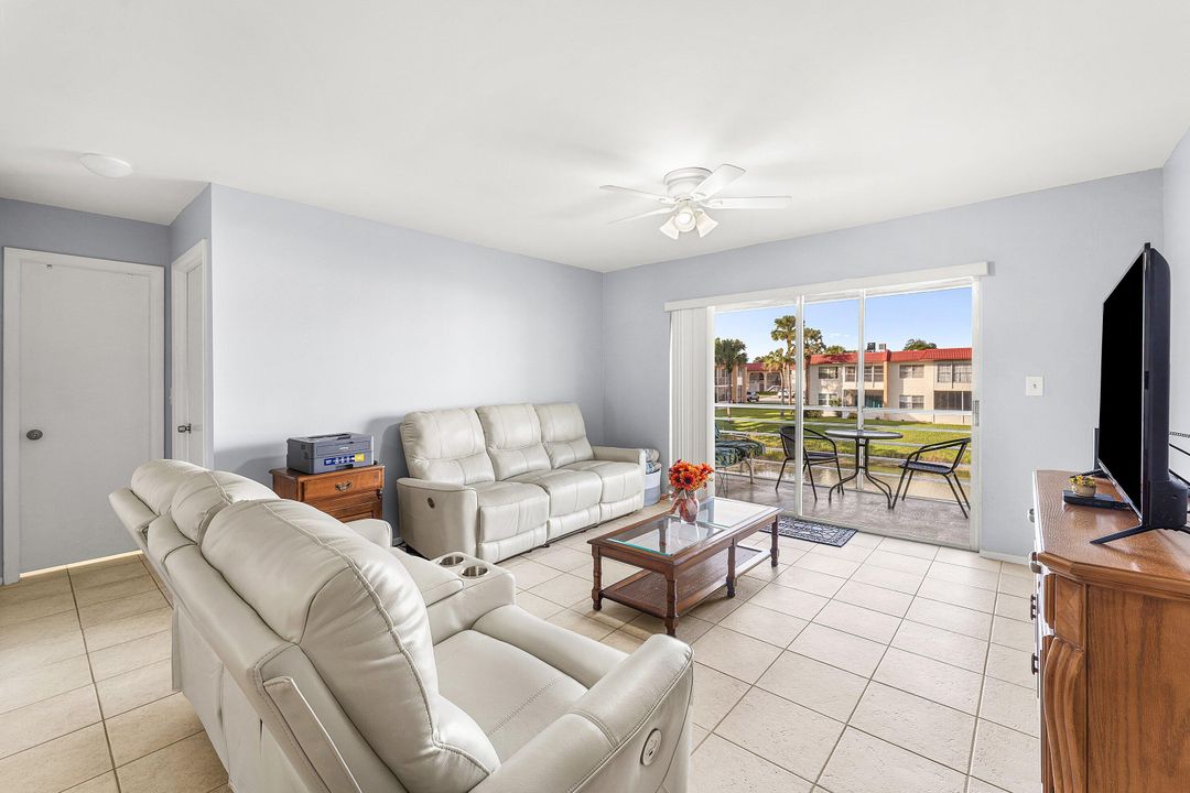 For Sale: $159,000 (2 beds, 2 baths, 888 Square Feet)