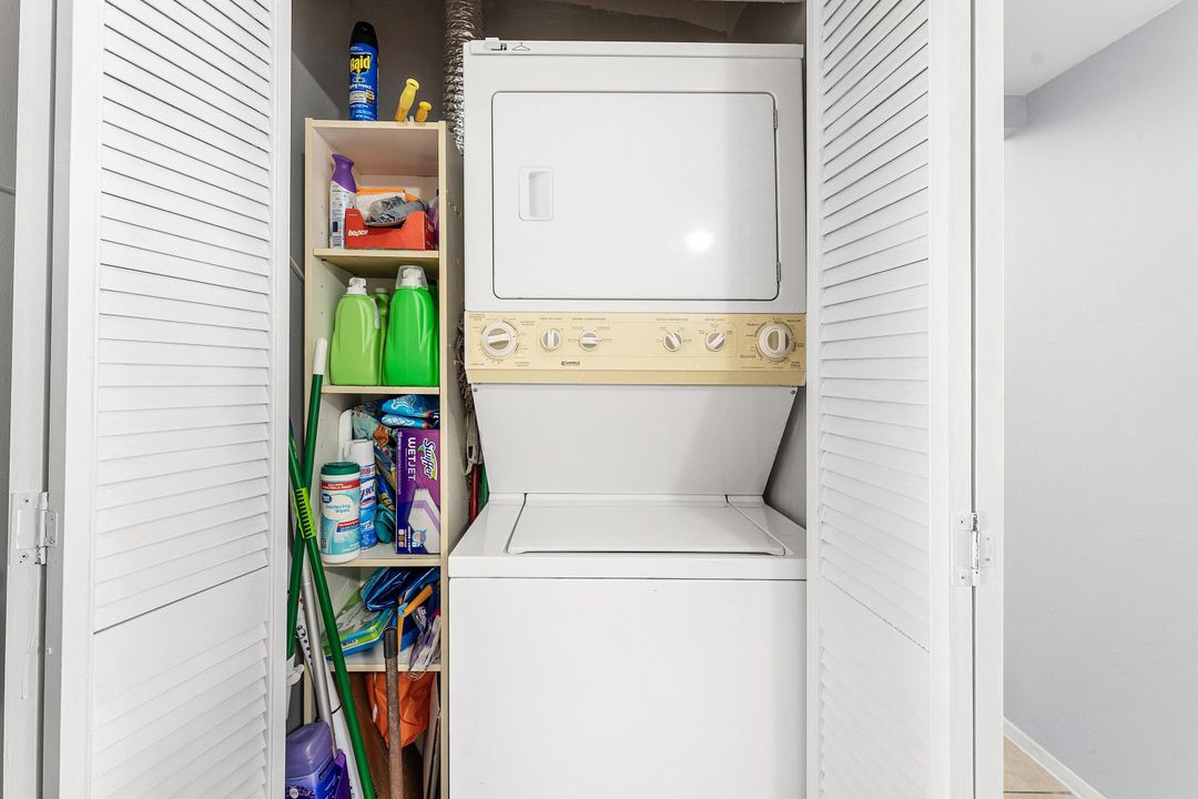 For Sale: $159,000 (2 beds, 2 baths, 888 Square Feet)