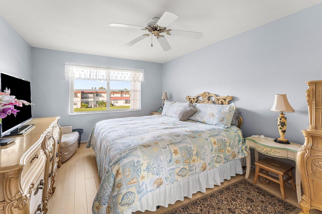 For Sale: $159,000 (2 beds, 2 baths, 888 Square Feet)